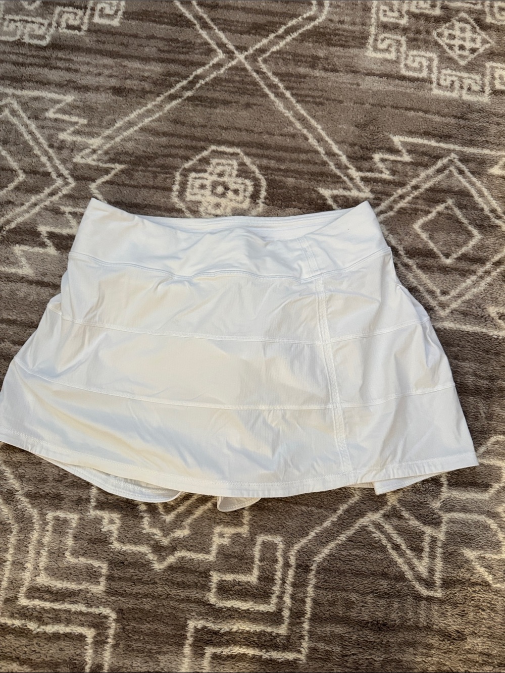 Lululemon size 6 White Athletic Skort - Women's Active Shorts
